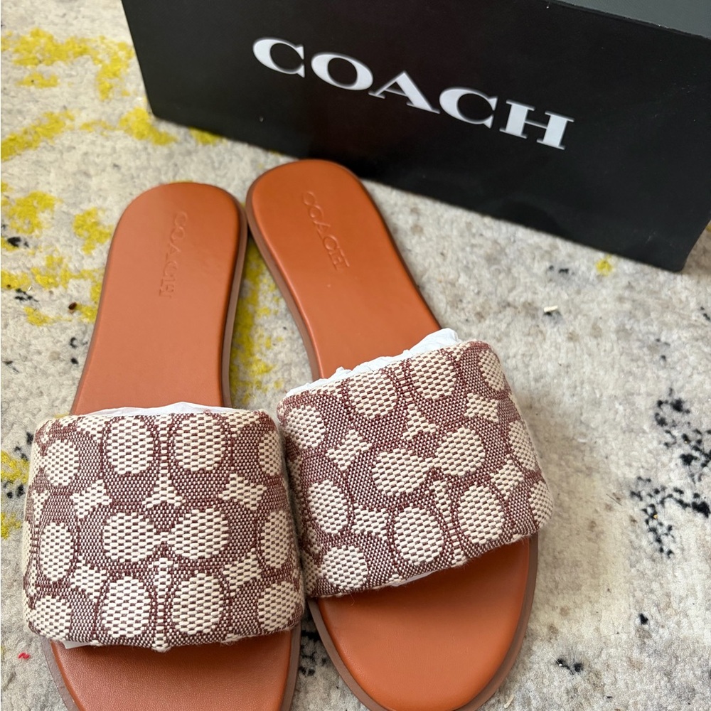 LAST CHANCE‼️Coach Tan and Cream Signature Slide Holly Sandals